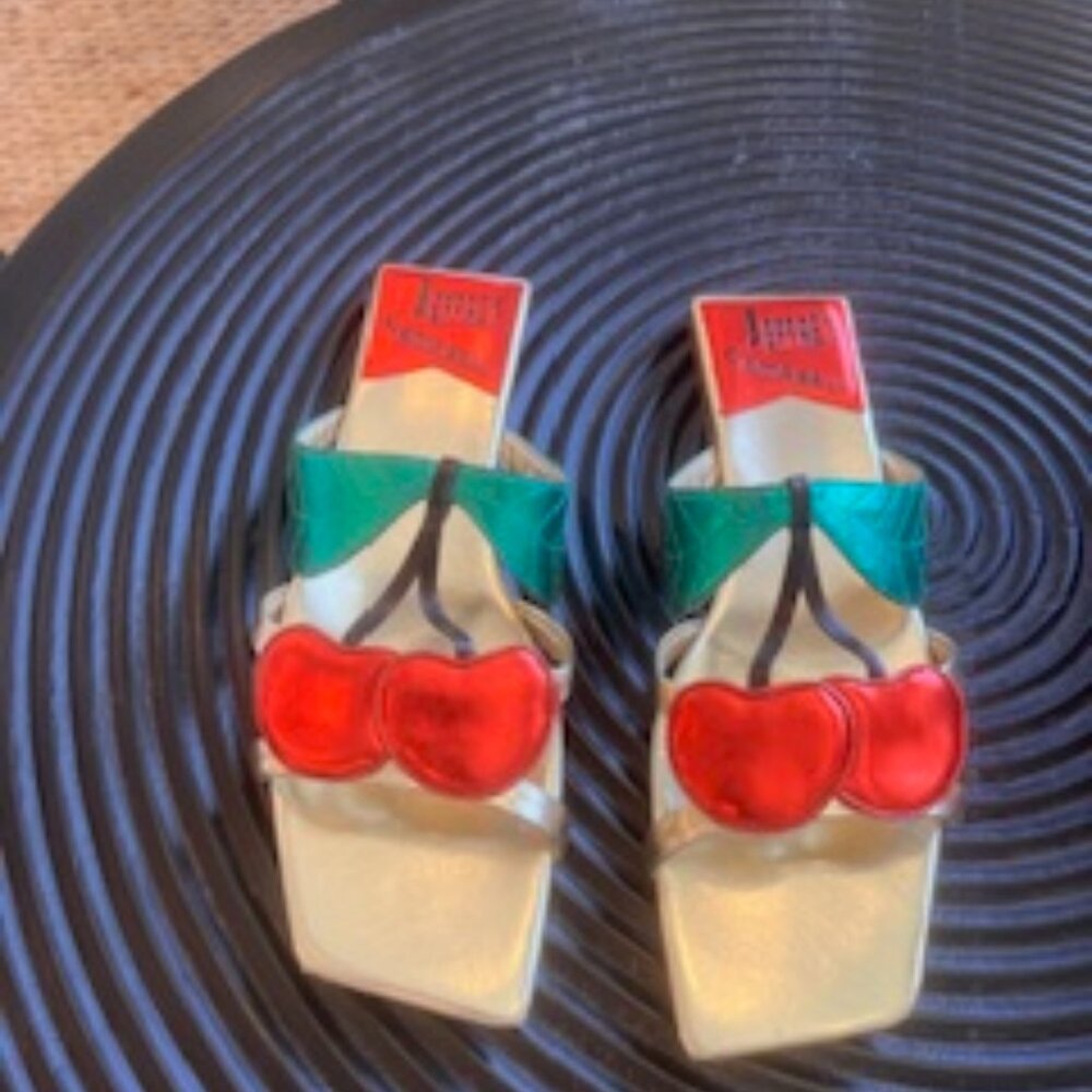 Cherries on Shoes? Yes, please 🍒🍒
